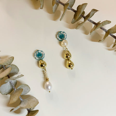 Nostalgia Earrings (Studs)