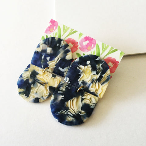 Mindy Earrings: Navy Tort