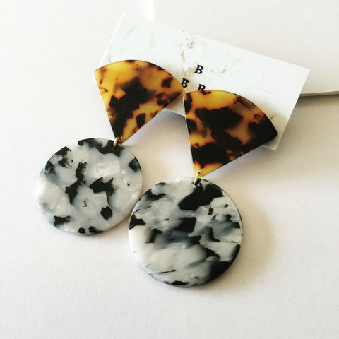 Celeste Earrings: Black, White, Tort.